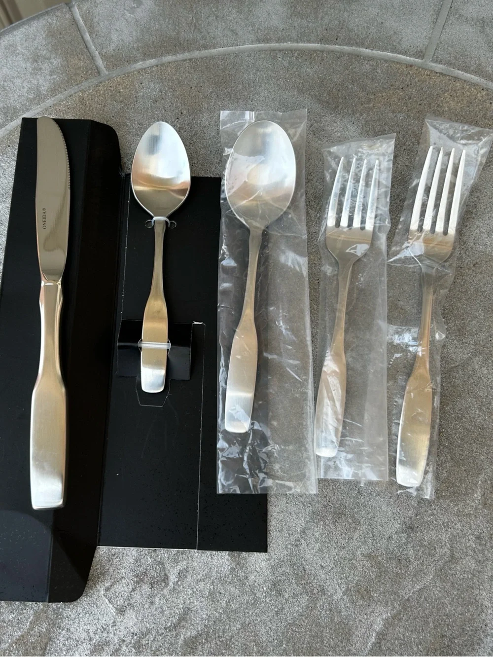 Oneida Paul Revere 5-Piece Place Setting 18/8 Stainless Steel Cutlery Set